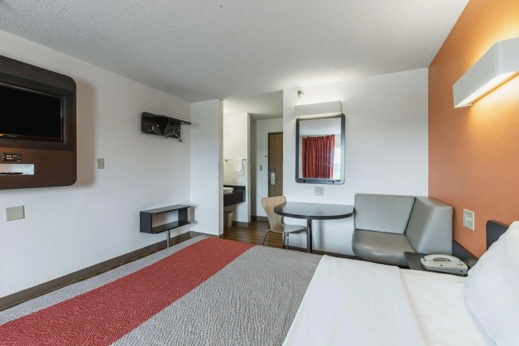 Motel6 Omaha, NE - Central