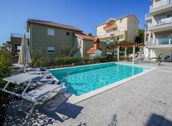 1 Bedroom Double Family Apartment with pool view