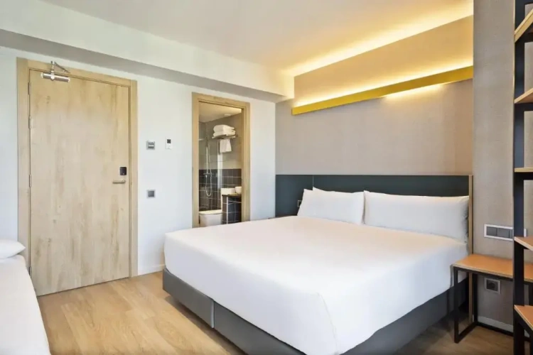 Triple room