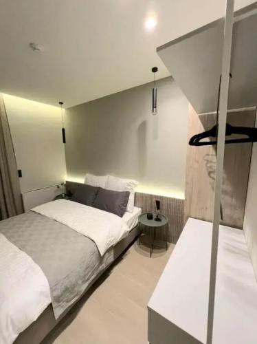 8 Blocks Apartments 4B