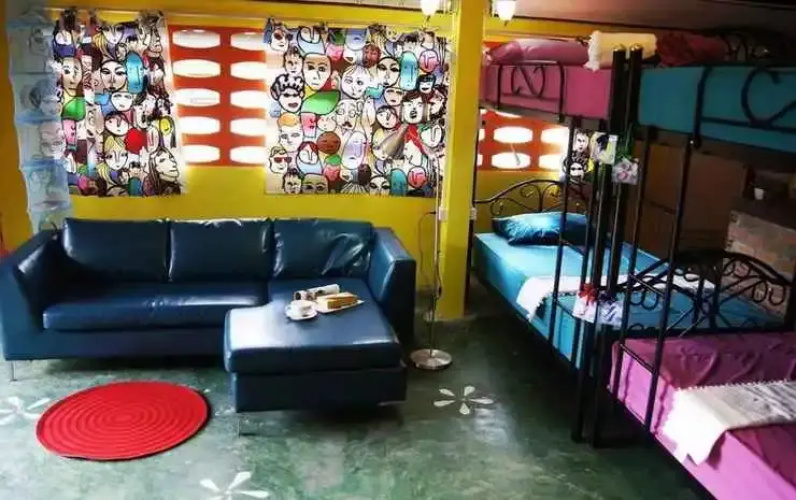 Dorm Des Fleurs Hostel