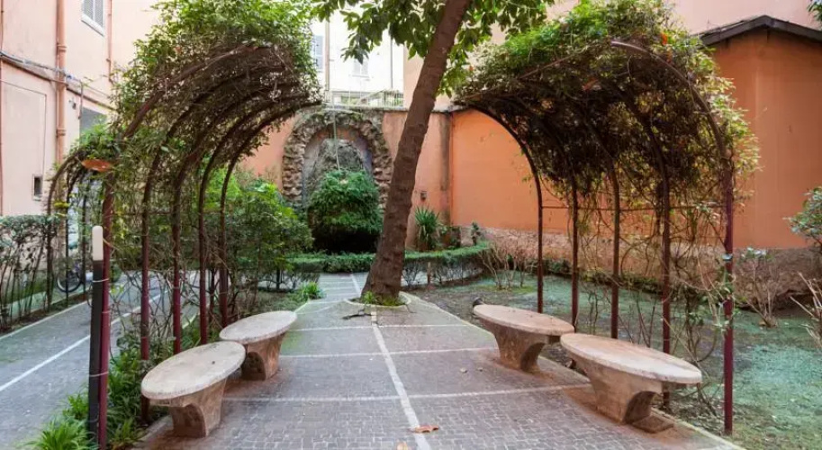 Fabulous St. Peter's Apartment