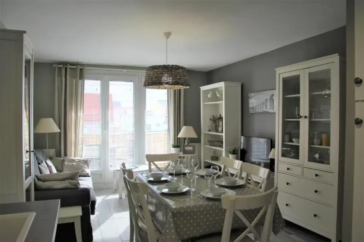 2 Bedrooms Apartment