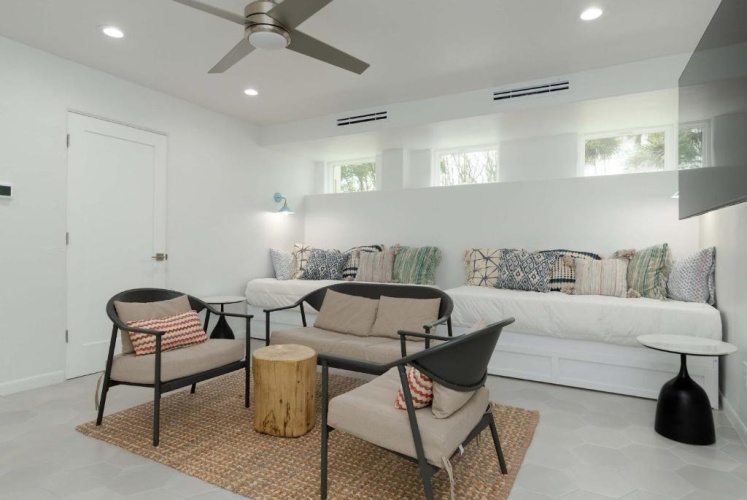 5 Bedrooms Cottage