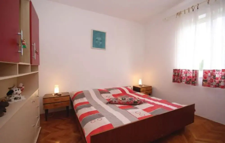 Apartment 773