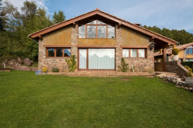 3 Bedrooms Cottage