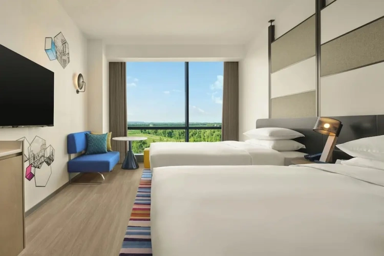 Standard Quadruple room with city view