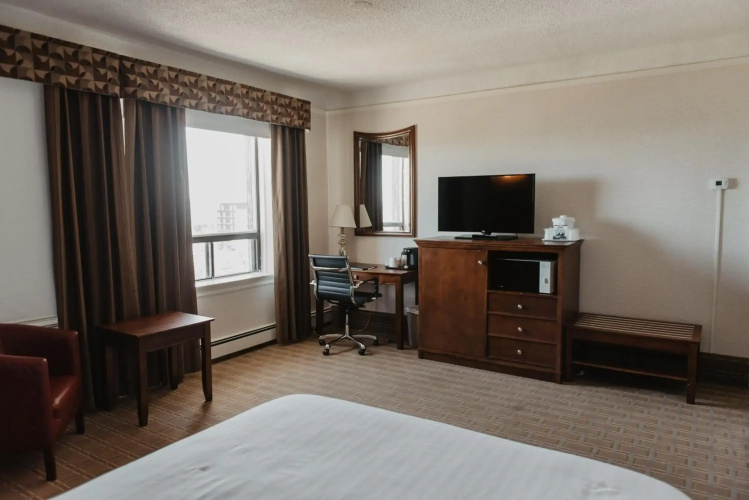 Prince Arthur Waterfront Hotel & Suites