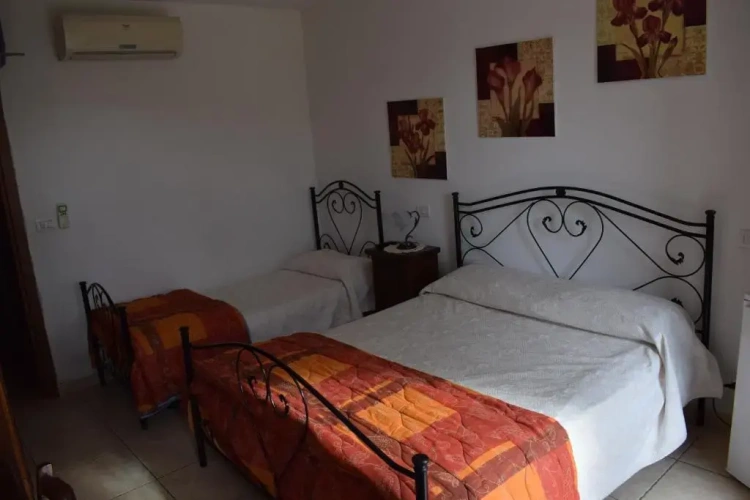 Standard Triple room