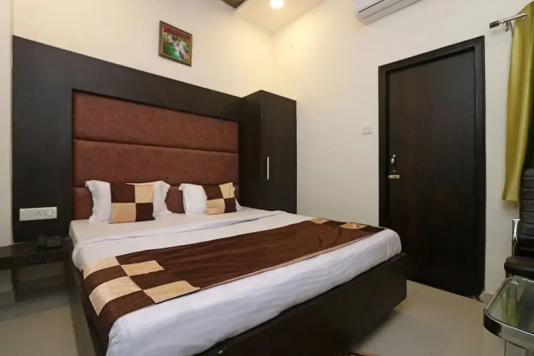 OYO 10991 Hotel Gagan