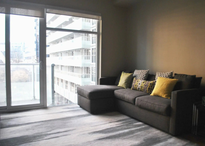 Livingsuites Toronto - Front & John