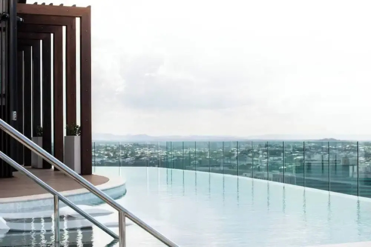 Top Floor Luxury Apartment Rooftop Pool CBD