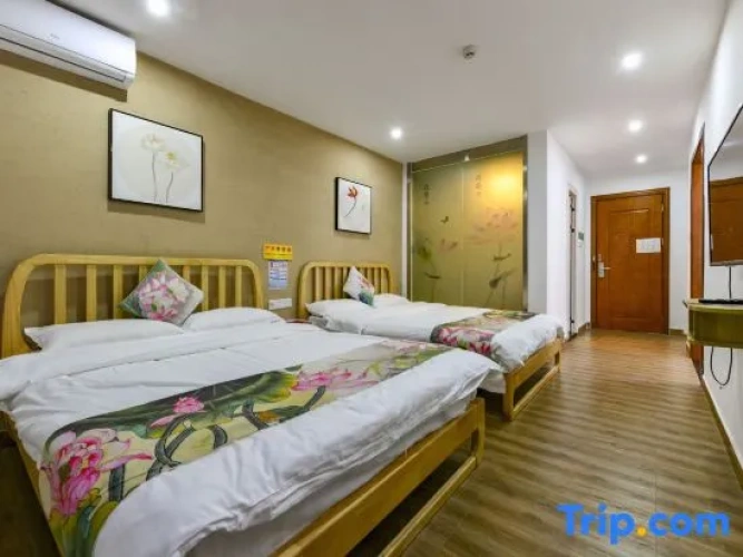 Business Quadruple Suite