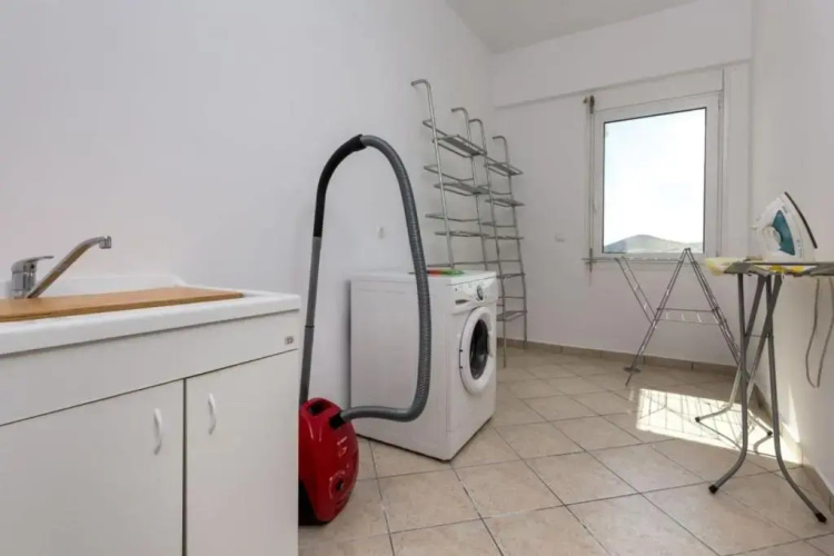 290m² Villa with Pool close to the Airport