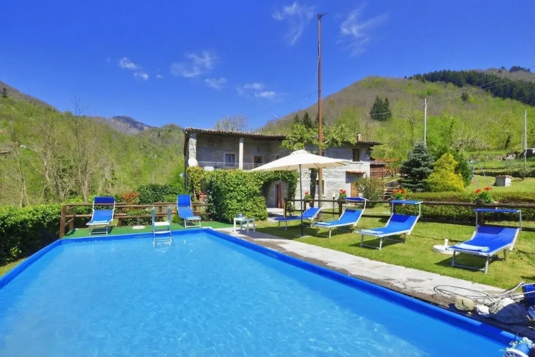 Family Cottage with balcony