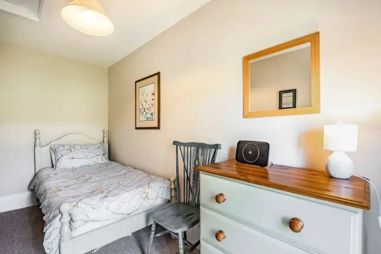 2 Siluria Cottage