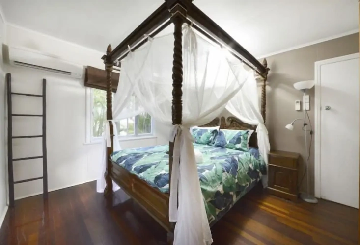 3 Bedrooms Cottage with balcony