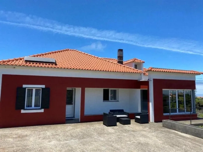 3 Bedrooms Cottage
