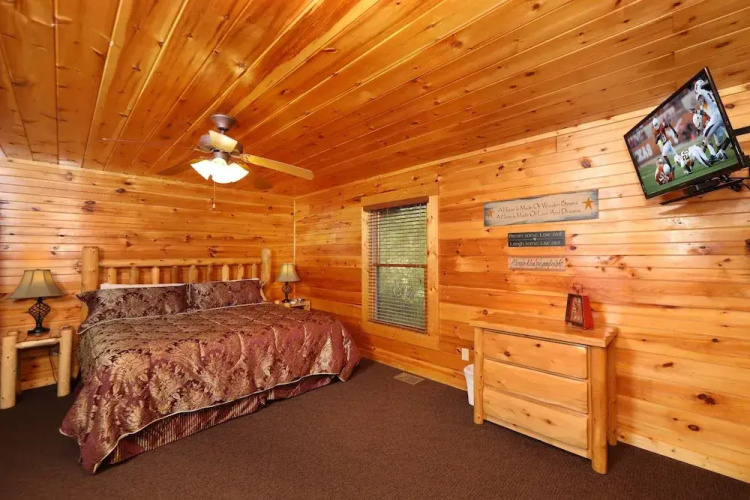 Smoky Bear Manor - Five Bedroom Cabin