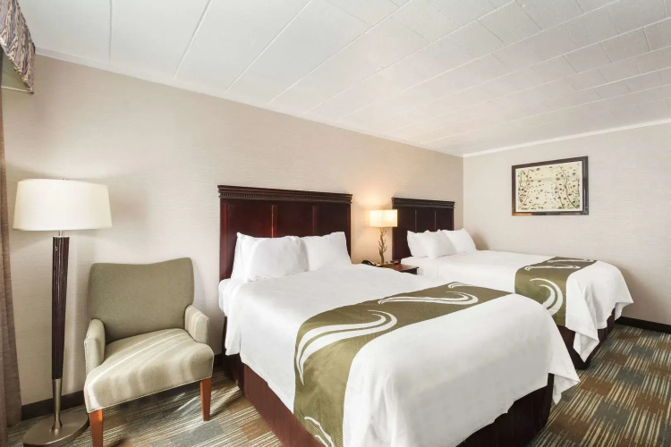 Finger Lakes Inn & Suites