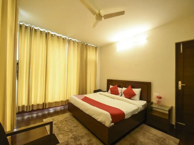 Town Pride Hut By OYO Rooms