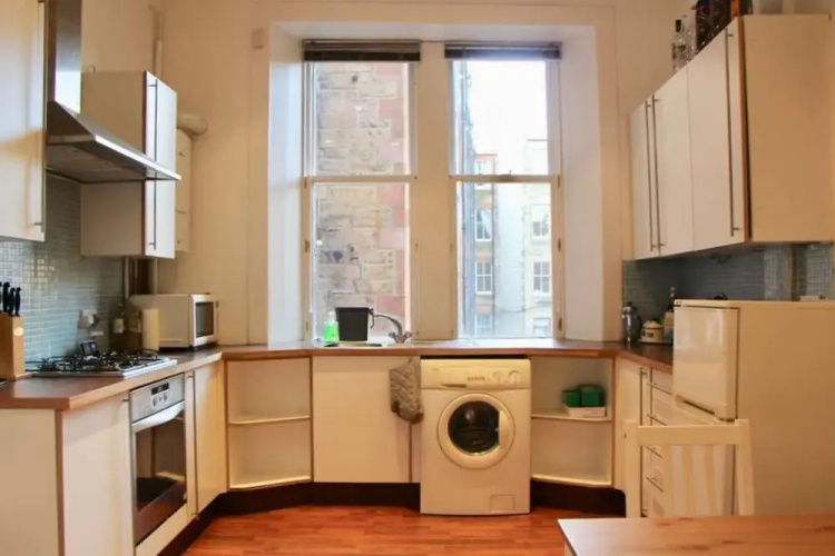 Bright 2 Bedroom Flat Next To The Meadows