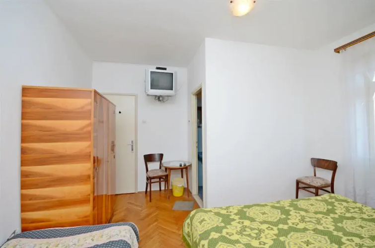 Apartment and Rooms Dragana