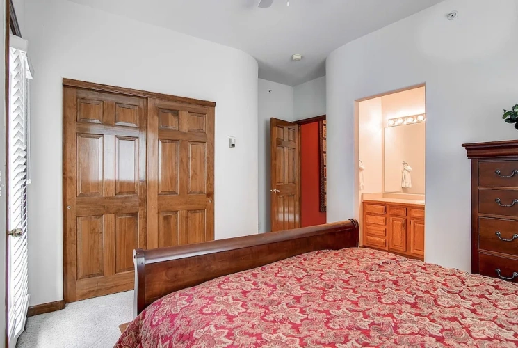 2 Bedrooms Comfort room