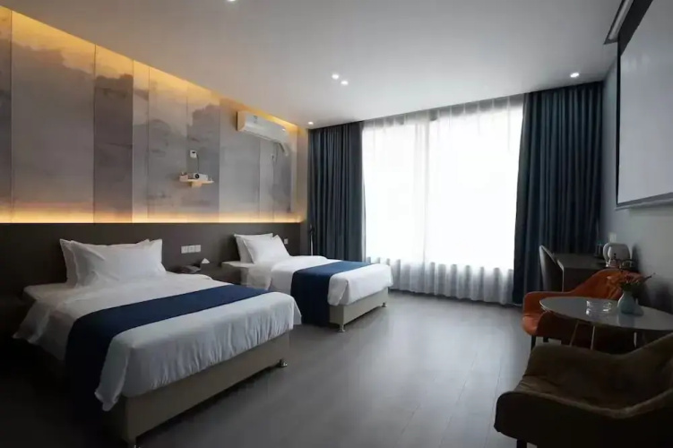 Holiday Panda Hotel