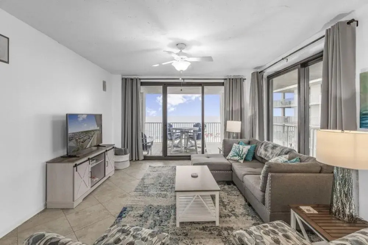 Stunning corner unit in Orange Beach outdoor pool