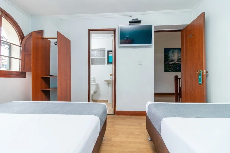 Standard Triple room
