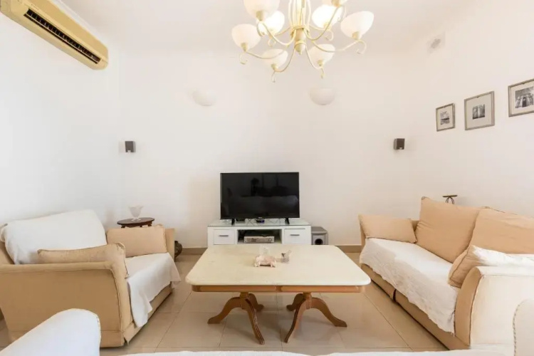 70/2- Spacious & Charming 3 Bedroom Apt In Sliema