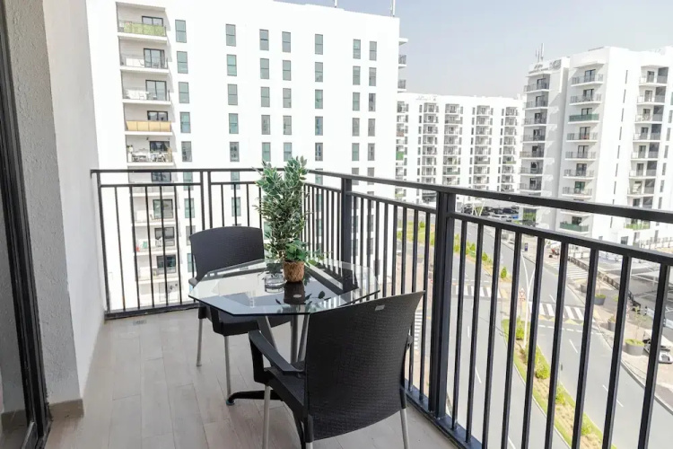 Bloomfields Stylish 1BR in Waters Edge