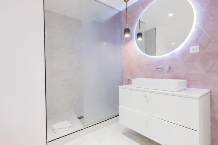 3 Bedrooms Apartment