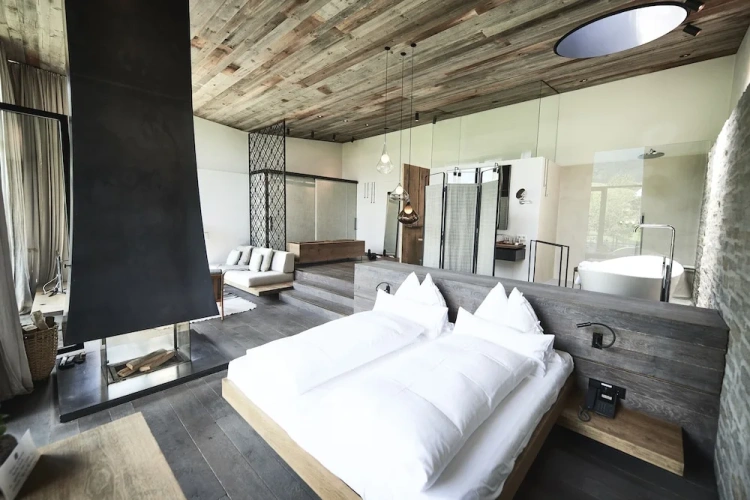 1 Bedroom Deluxe room with mountain view