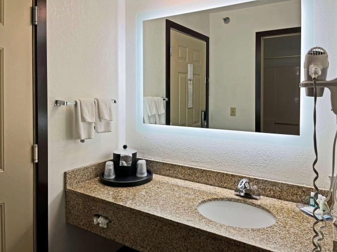 Quality Inn photo 10