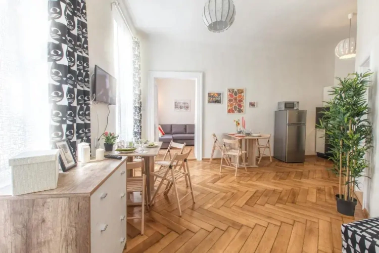 2 Bedrooms Apartment