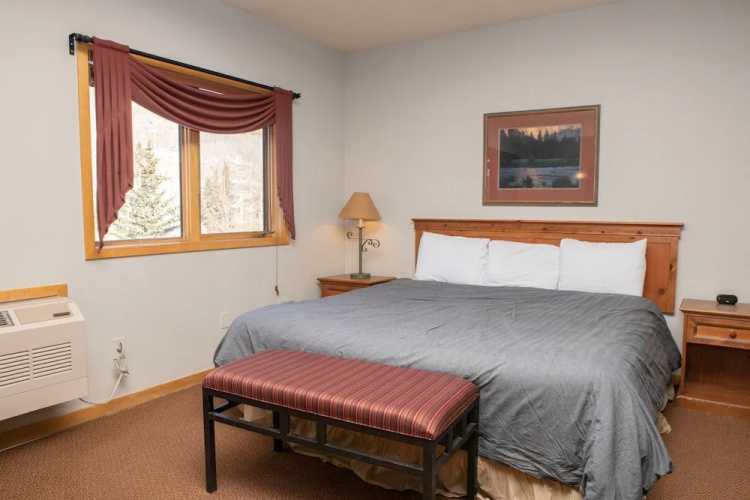 5016 Gateway Studio Bedroom Condo by RedAwning