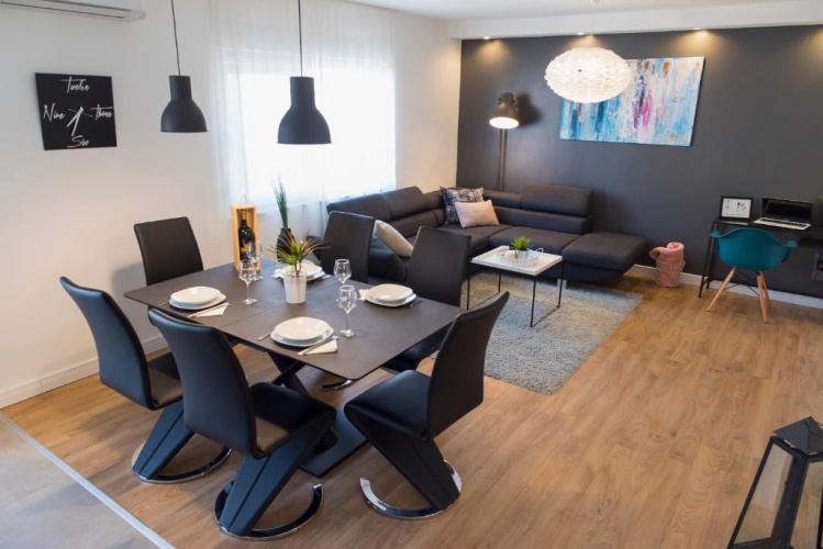 3 Bedrooms Apartment
