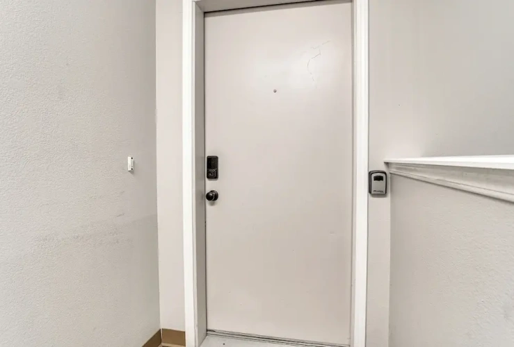 3 Bedrooms Apartment with balcony