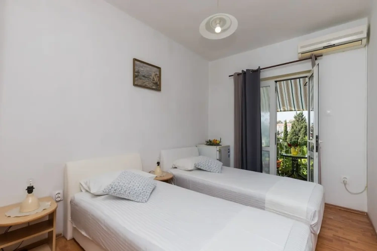 Standard Twin room with balcony