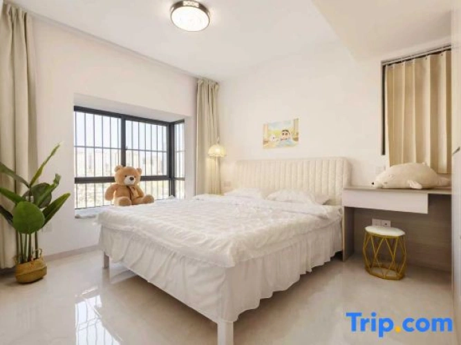 3 Bedrooms Standard Family room with balcony