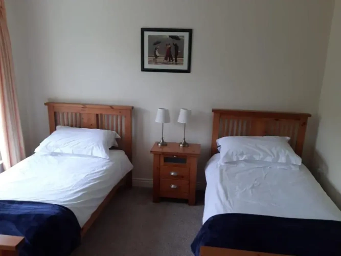 4 Bedrooms Cottage