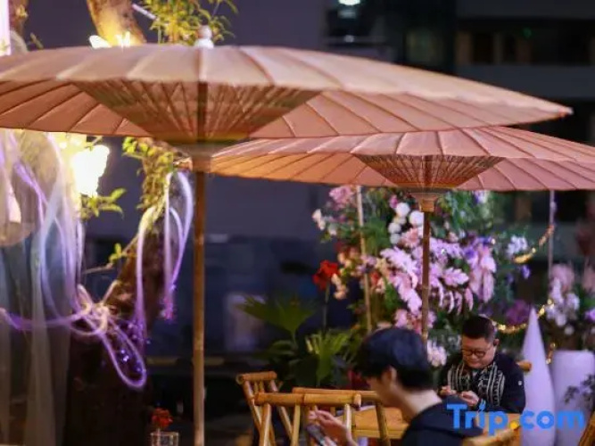 2+7 Creative Park Hotel