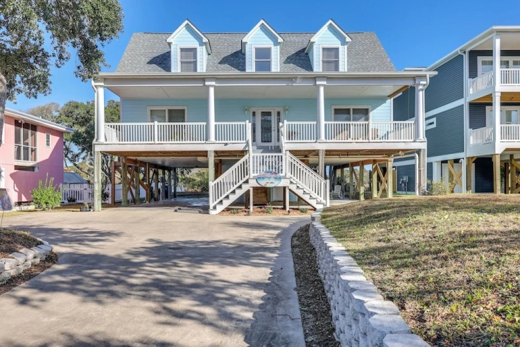 5 Bedrooms Cottage