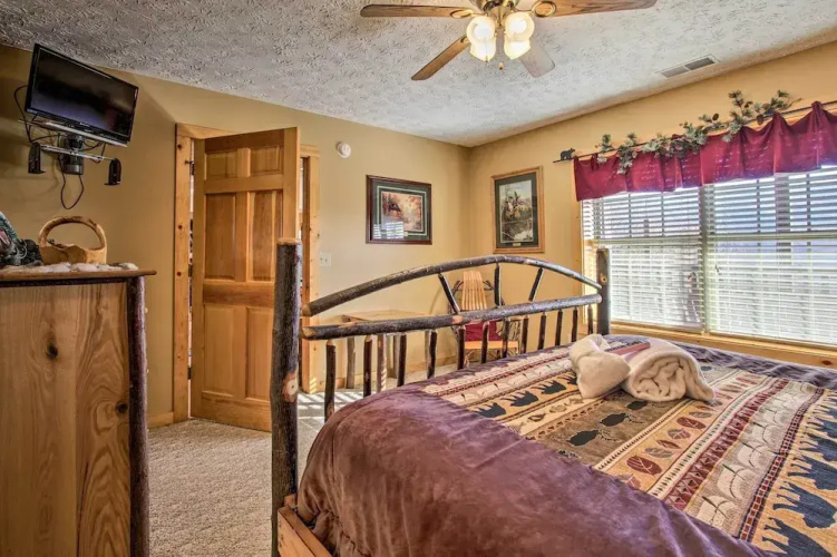 Cabin w/ Breathtaking Views, Pool Access & Theater