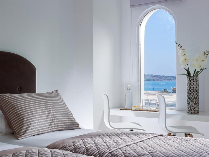 Standard Twin room with city view