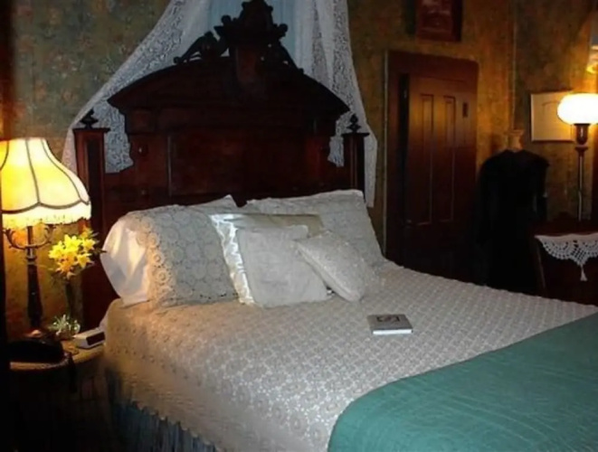 The Carleton House