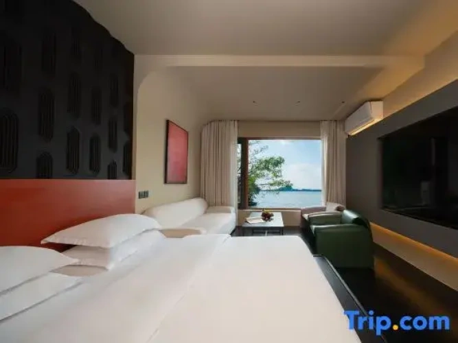 Standard Double room with lake view