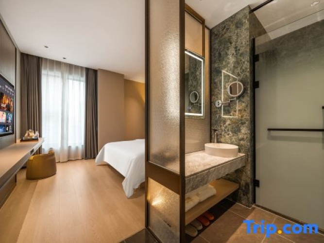 Standard Double room with city view